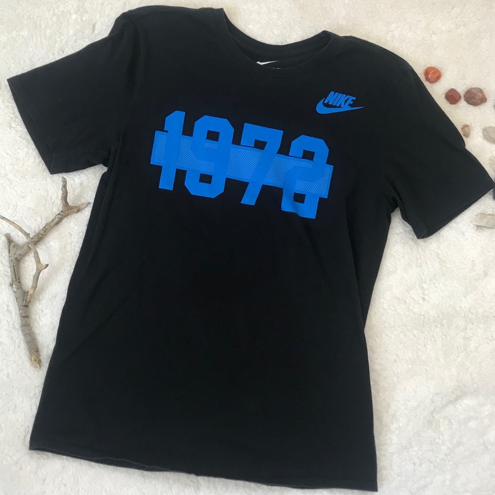 Nike | 1972 Black & Blue  Graphic Tee Unisex M